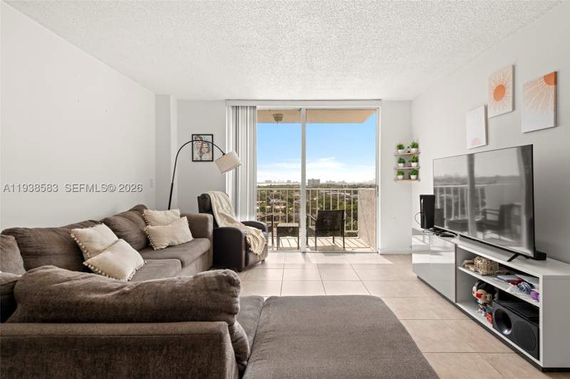 1 bedroom Condominium at 2350 NE 135th St 1006, Vecino Del Mar Condo, North Miami — photo 4