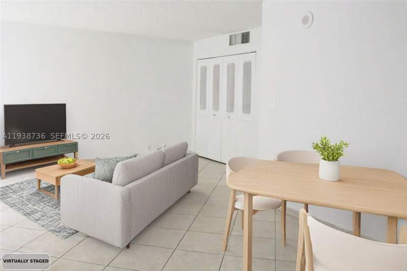 1 bedroom Condominium at 16919 N Bay Rd 118, Plaza Of Americas Condo P, Sunny Isles Beach — photo 2
