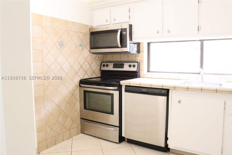 1 bedroom Condominium at 16919 N Bay Rd 118, Plaza Of Americas Condo P, Sunny Isles Beach — photo 3