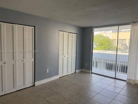 910 Michigan Ave 305, Miami Beach FL - photo 6 of 7