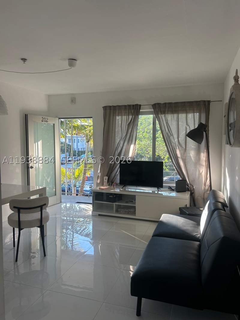 1 bedroom Condominium at 801 15th St 202, Elisa Condo, Miami Beach — photo 4