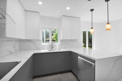 7902 SW 67th Ave, South Miami FL - photo 13 of 26