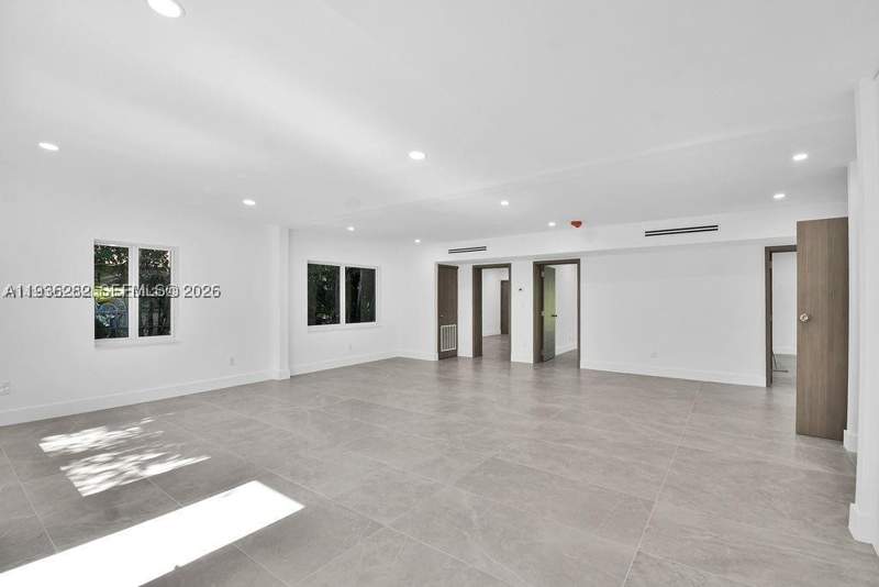 3 bedroom SingleFamilyResidence at 7902 SW 67th Ave, Ludlam-Groves, South Miami — photo 3