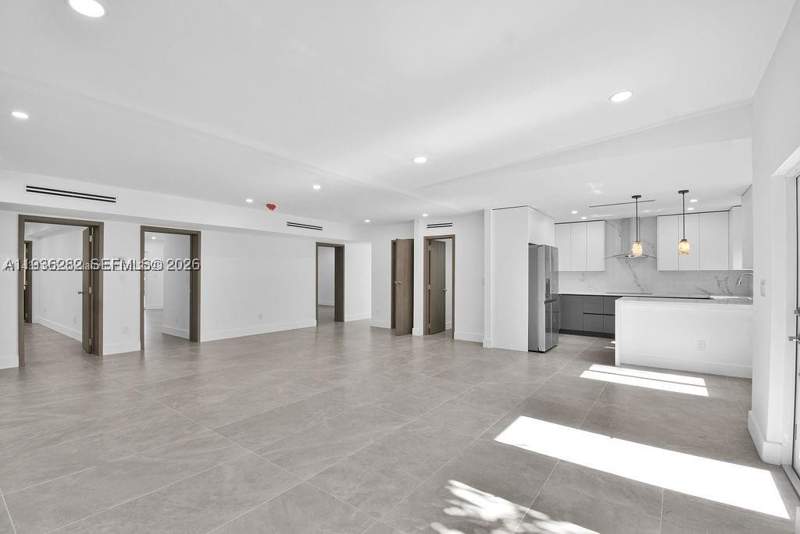 3 bedroom SingleFamilyResidence at 7902 SW 67th Ave, Ludlam-Groves, South Miami — photo 4