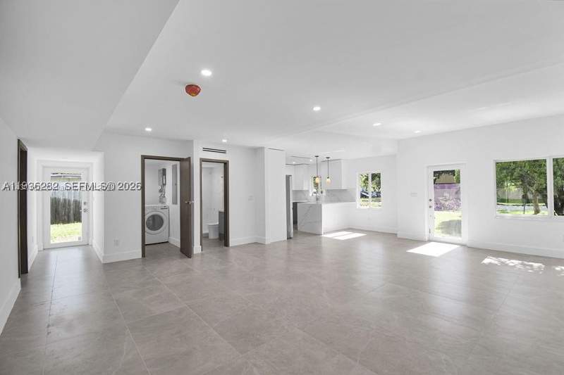3 bedroom SingleFamilyResidence at 7902 SW 67th Ave, Ludlam-Groves, South Miami — photo 5