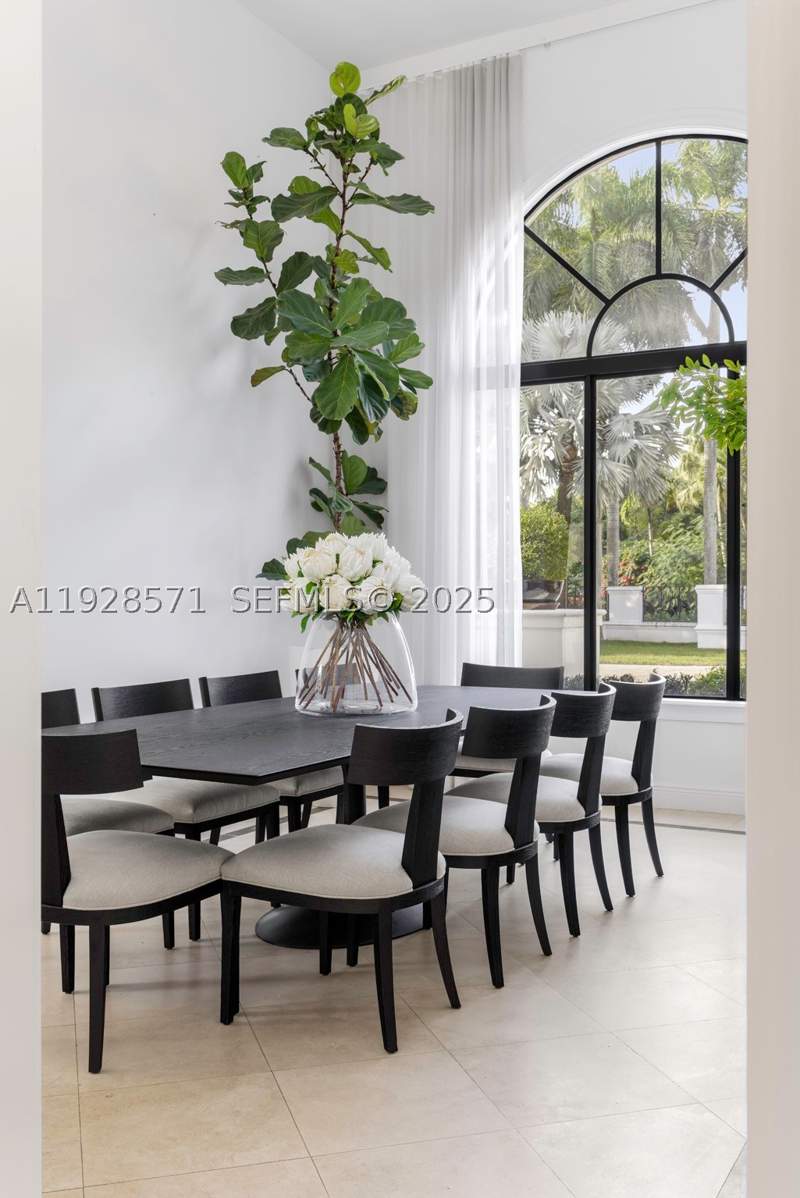6 bedroom SingleFamilyResidence at 7430 SW 66th St, Melnor Estates, Miami — photo 4