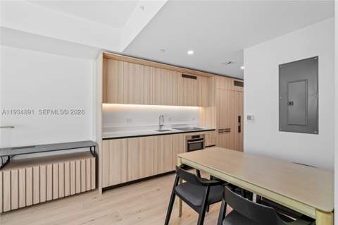225 N Miami Ave 1405, Miami FL - photo 11 of 33
