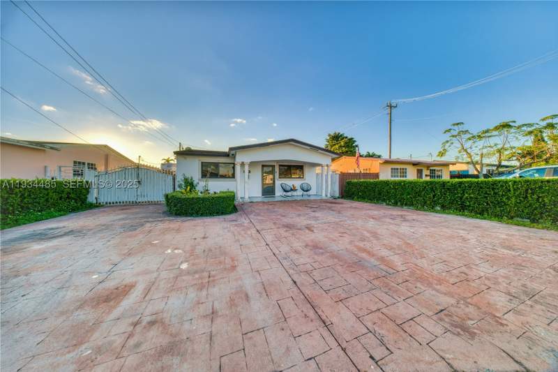 3 bedroom SingleFamilyResidence at 3640 SW 92nd Ave, Central Heights, Miami — photo 2