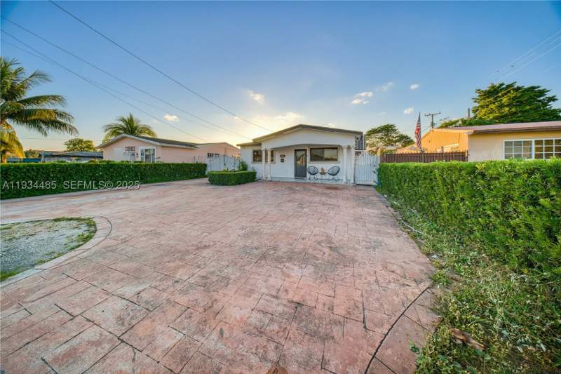 3 bedroom SingleFamilyResidence at 3640 SW 92nd Ave, Central Heights, Miami — photo 3