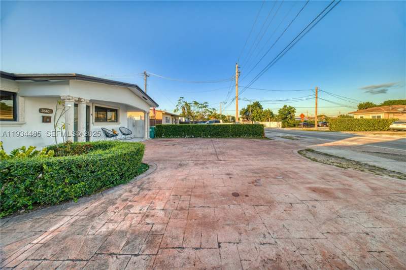 3 bedroom SingleFamilyResidence at 3640 SW 92nd Ave, Central Heights, Miami — photo 5