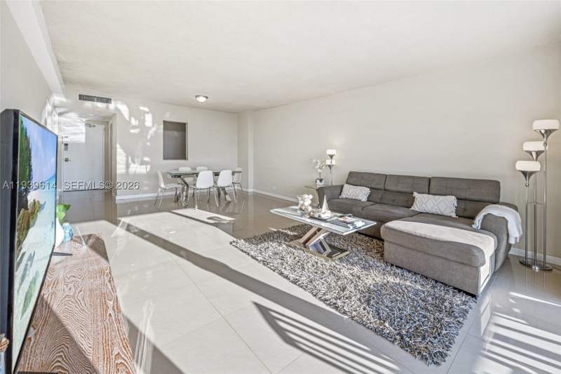 1 bedroom Condominium at 5601 Collins Ave 1618, The Pavilion Condo, Miami Beach — photo 3