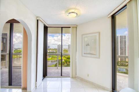 20185 E Country Club Drive 1709, Aventura FL - photo 15 of 49