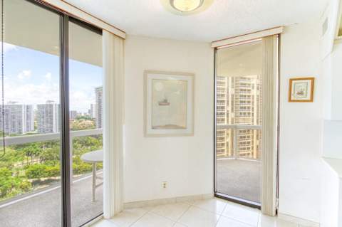 20185 E Country Club Drive 1709, Aventura FL - photo 16 of 49