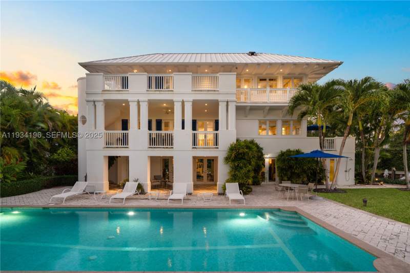 4 bedroom SingleFamilyResidence at 100 Cape Florida Dr, Cape Florida Sub Sec 3, Key Biscayne — photo 3