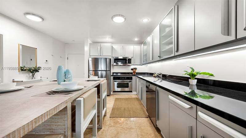 0 bedroom Condominium at 2301 Collins Ave 1632, Roney Palace Condo, Miami Beach — photo 4