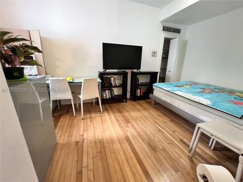 600 15th St 10, Miami Beach FL - photo 6 of 7