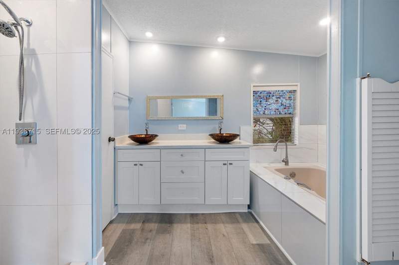 3 bedroom MobileHome at 19800 SW 180th Ave Lot 222, Americana Village Condo, Miami — photo 3