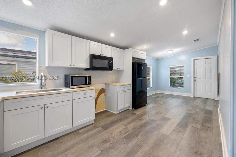3 bedroom MobileHome at 19800 SW 180th Ave Lot 222, Americana Village Condo, Miami — photo 5