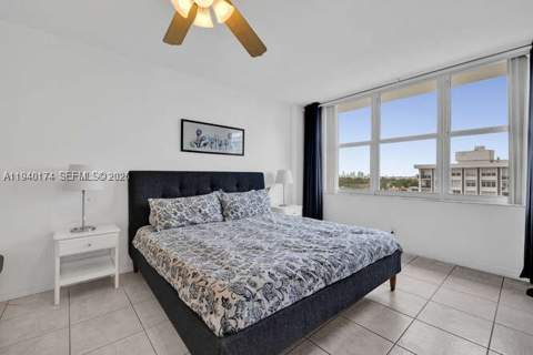 5601 Collins Ave 825, Miami Beach FL - photo 16 of 39