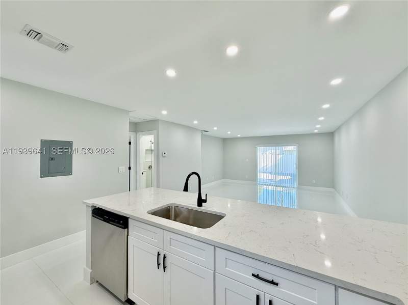 2 bedroom Villa at 11240 SW 33rd Cir Pl, Karlan Townhouse, Miami — photo 5