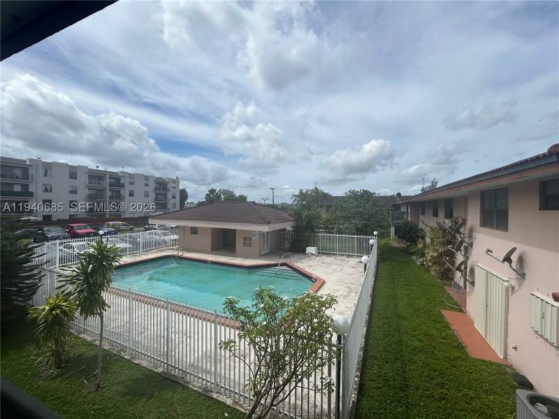 3 bedroom Townhouse at 5851 W 20th Ave 409, Conquistador Park Condo, Hialeah — photo 2