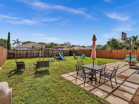 625 SE 30th Ter, Homestead FL - photo 10 of 74