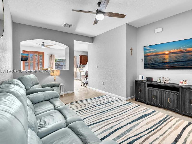 4 bedroom SingleFamilyResidence at 625 SE 30th Ter, Rauls Place At Oasis, Homestead — photo 5