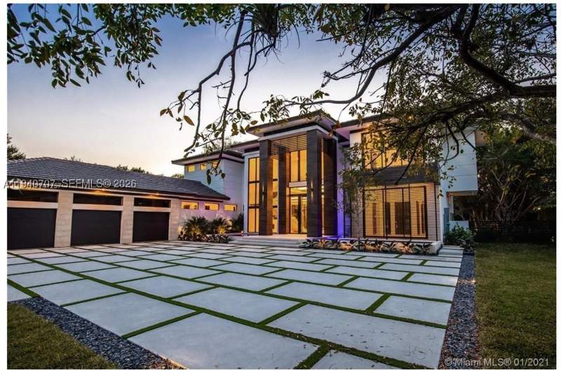 8 bedroom SingleFamilyResidence at 6850 SW 73rd Ct, Sudlow Park, Miami — photo 4