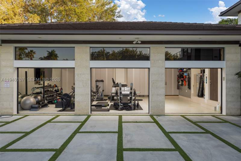 8 bedroom SingleFamilyResidence at 6850 SW 73rd Ct, Sudlow Park, Miami — photo 5