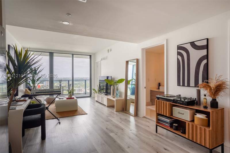 1 bedroom Condominium at 121 NE 34th St 2711, 3401 Midtown Condo, Miami — photo 2