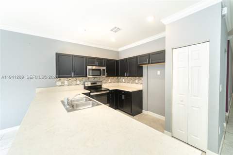 3136 SE 2nd Dr, Homestead FL - photo 7 of 37