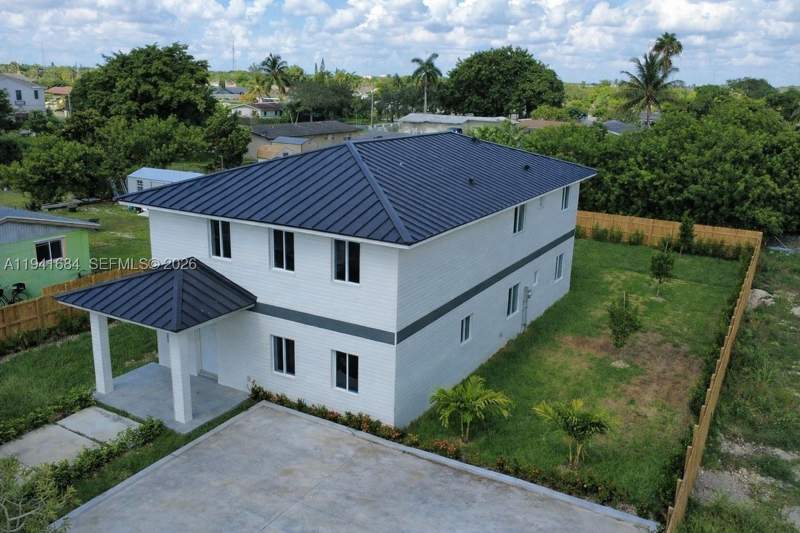 8 bedroom SingleFamilyResidence at 722 NW 6 Ct, King Homesites, Florida City — photo 4