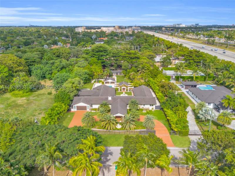 6 bedroom SingleFamilyResidence at 11835 SW 47th St, Bird Road Farmsites, Miami — photo 2