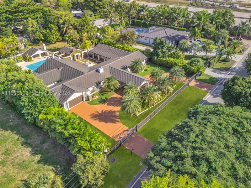 6 bedroom SingleFamilyResidence at 11835 SW 47th St, Bird Road Farmsites, Miami — photo 3