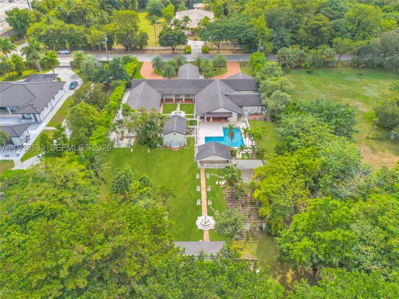 6 bedroom SingleFamilyResidence at 11835 SW 47th St, Bird Road Farmsites, Miami — photo 5
