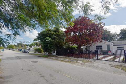 1084 NW 66th St, Miami FL - photo 10 of 34