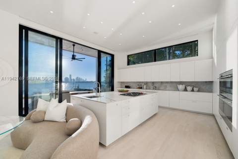 33 E Dilido Dr, Miami Beach FL - photo 11 of 51