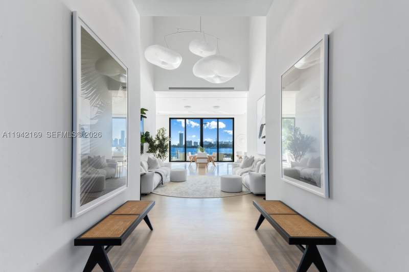 8 bedroom SingleFamilyResidence at 33 E Dilido Dr, Di Lido Island, Miami Beach — photo 2