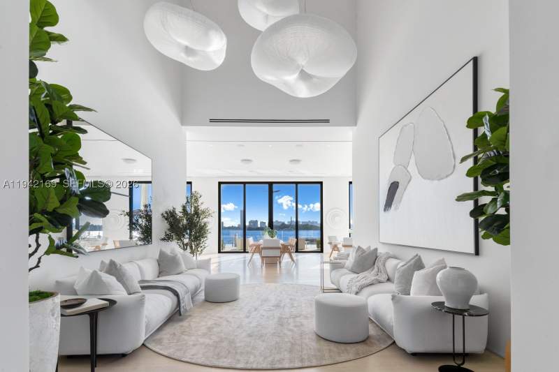 8 bedroom SingleFamilyResidence at 33 E Dilido Dr, Di Lido Island, Miami Beach — photo 3