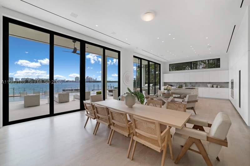 8 bedroom SingleFamilyResidence at 33 E Dilido Dr, Di Lido Island, Miami Beach — photo 4