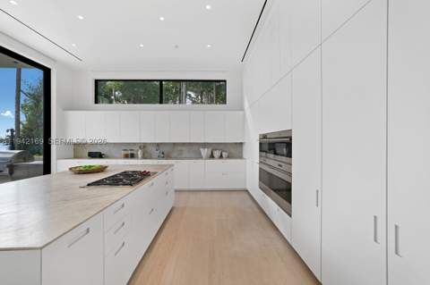 33 E Dilido Dr, Miami Beach FL - photo 8 of 51
