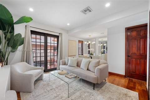 231 Majorca Ave C, Coral Gables FL - photo 6 of 19