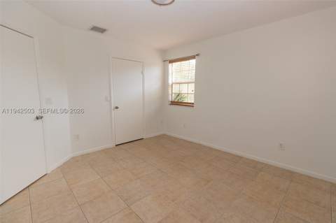 18328 NW 68th Ave P, Hialeah FL - photo 10 of 26
