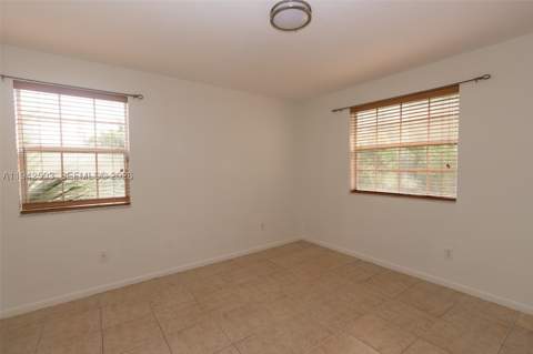 18328 NW 68th Ave P, Hialeah FL - photo 12 of 26
