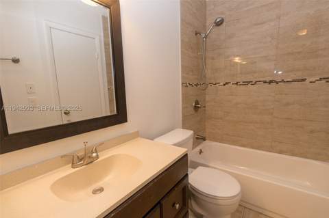 18328 NW 68th Ave P, Hialeah FL - photo 16 of 26