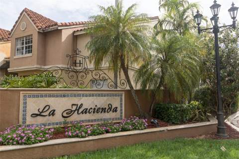 18328 NW 68th Ave P, Hialeah FL - photo 18 of 26