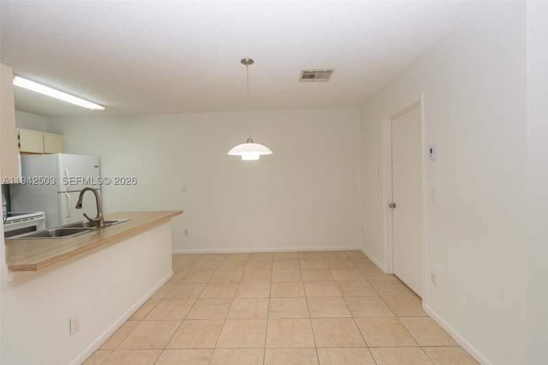 1 bedroom Condominium at 18328 NW 68th Ave P, La Hacienda Country Club, Hialeah — photo 5