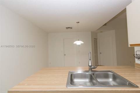 18328 NW 68th Ave P, Hialeah FL - photo 7 of 26