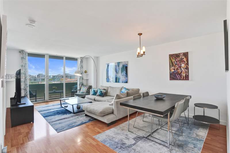 1 bedroom Condominium at 90 Alton Rd 807, Yacht Club At Portofino C, Miami Beach — photo 3