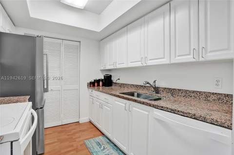 90 Alton Rd 807, Miami Beach FL - photo 6 of 33